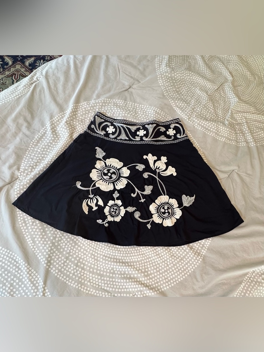 Bandolino Black Floral Embroidered A-Line Skirt, Size 10